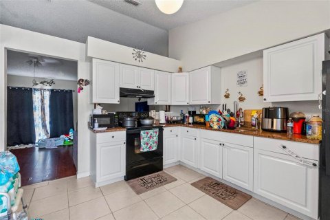 House in Deltona, Florida 3 bedrooms, 139.35 sq.m. № 1876888 - photo 5