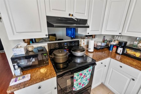 House in Deltona, Florida 3 bedrooms, 139.35 sq.m. № 1876888 - photo 6