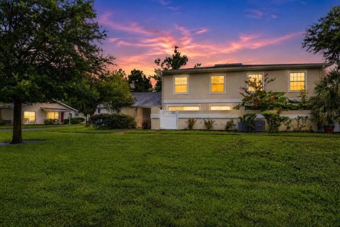 Townhouse in Tampa, Florida 2 bedrooms, 102.56 sq.m. № 2197619