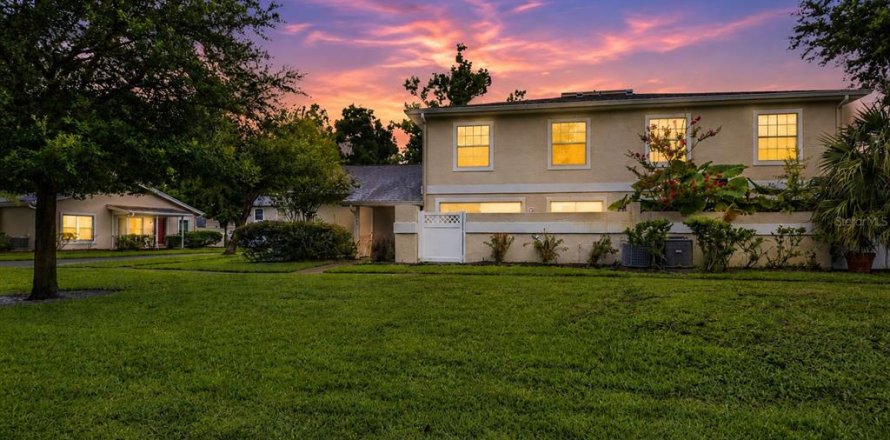 Townhouse in Tampa, Florida 2 bedrooms, 102.56 sq.m. № 2197619