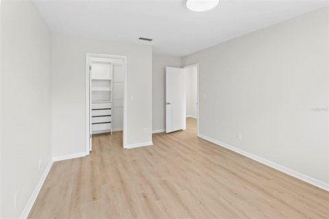Townhouse in Tampa, Florida 2 bedrooms, 102.56 sq.m. № 2197619 - photo 19