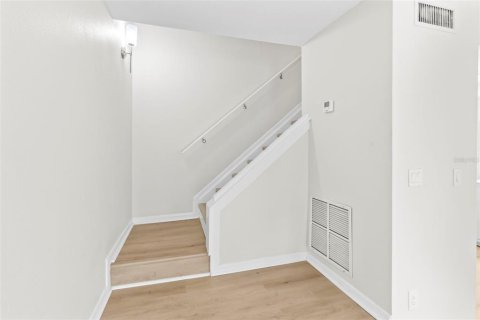 Townhouse in Tampa, Florida 2 bedrooms, 102.56 sq.m. № 2197619 - photo 7