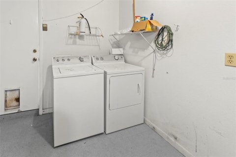Townhouse in Tampa, Florida 2 bedrooms, 102.56 sq.m. № 2197619 - photo 23