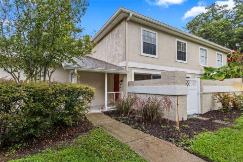 Townhouse in Tampa, Florida 2 bedrooms, 102.56 sq.m. № 2197619 - photo 2