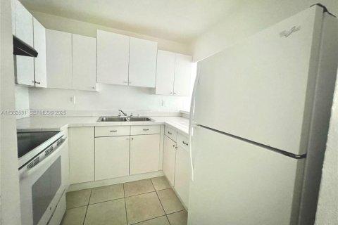 Снять в аренду квартиру в Хайалиа, Флорида 1 спальня, 69.03м2, № 1991000 - фото 12