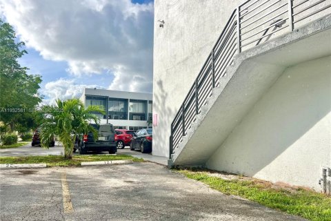 Снять в аренду квартиру в Хайалиа, Флорида 1 спальня, 69.03м2, № 1991000 - фото 19