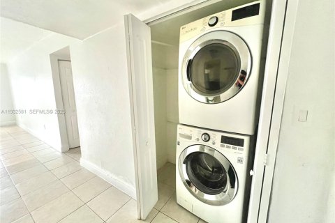 Снять в аренду квартиру в Хайалиа, Флорида 1 спальня, 69.03м2, № 1991000 - фото 5