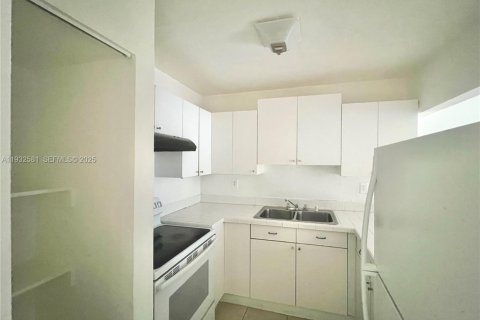 Снять в аренду квартиру в Хайалиа, Флорида 1 спальня, 69.03м2, № 1991000 - фото 7