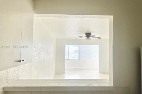 Снять в аренду квартиру в Хайалиа, Флорида 1 спальня, 69.03м2, № 1991000 - фото 13