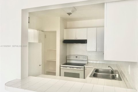 Снять в аренду квартиру в Хайалиа, Флорида 1 спальня, 69.03м2, № 1991000 - фото 6