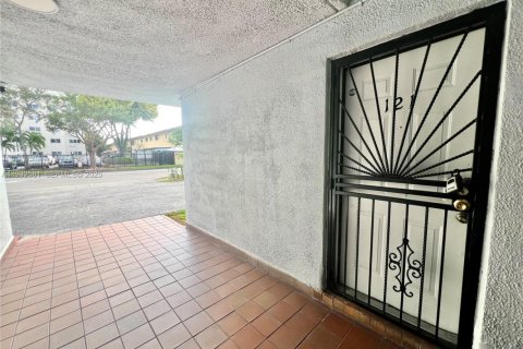 Снять в аренду квартиру в Хайалиа, Флорида 1 спальня, 69.03м2, № 1991000 - фото 18