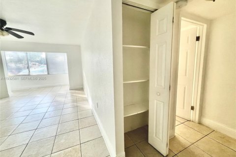 Снять в аренду квартиру в Хайалиа, Флорида 1 спальня, 69.03м2, № 1991000 - фото 11