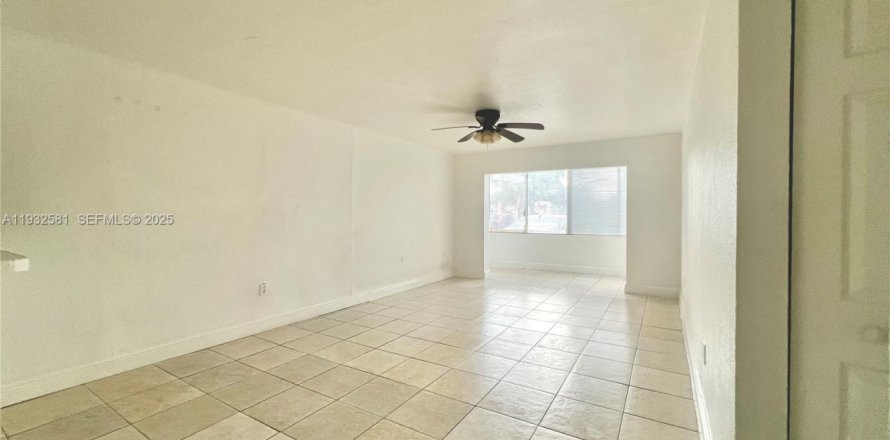 Квартира в Хайалиа, Флорида 1 спальня, 69.03м2 № 1991000