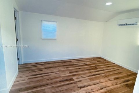 Immobilier commercial à louer à Homestead, Floride: 1 chambre, 207.17 m2 № 1997365 - photo 2