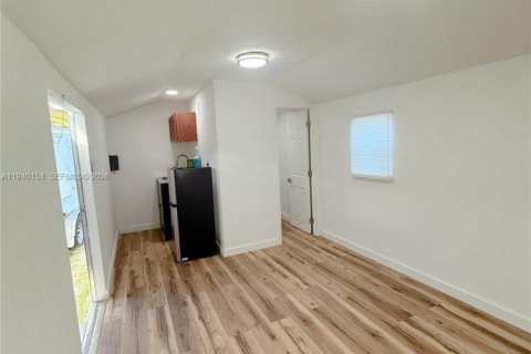 Immobilier commercial à louer à Homestead, Floride: 1 chambre, 207.17 m2 № 1997365 - photo 5