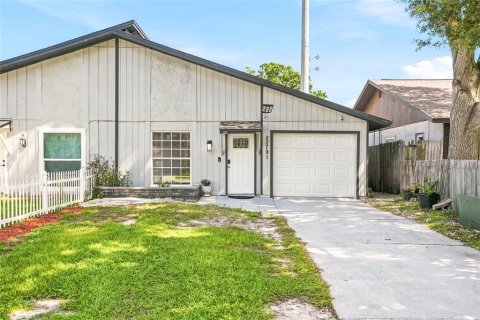 House in Land O' Lakes, Florida 3 bedrooms, 96.71 sq.m. № 2312802