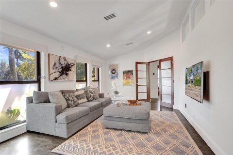 Купить виллу или дом в Майами, Флорида 4 спальни, № 1989916 - фото 17