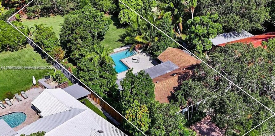 Дом в Майами, Флорида 4 спальни № 1989916