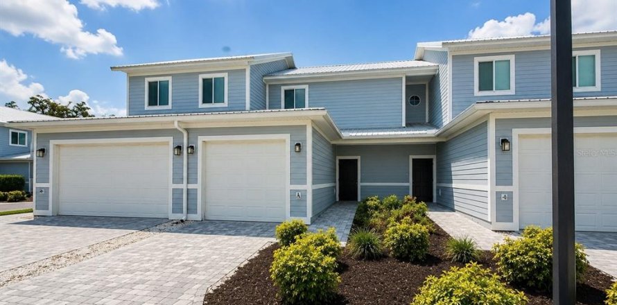 House in Winter Haven, Florida 2 bedrooms, 132.39 sq.m. № 2402736
