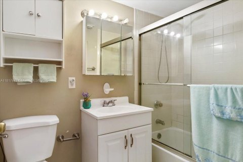 Copropriété à vendre à Miami, Floride: 2 chambres, 77.2 m2 № 1896367 - photo 7