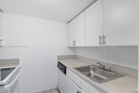 Copropriété à vendre à Miami, Floride: 2 chambres, 77.2 m2 № 1896367 - photo 18