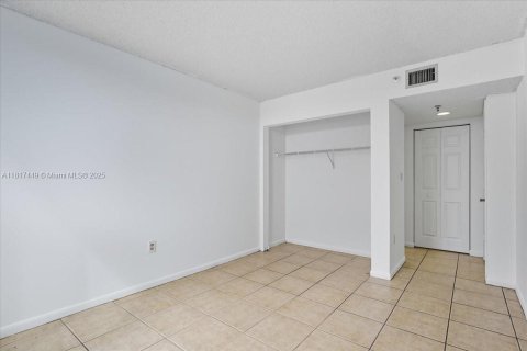 Copropriété à vendre à Miami, Floride: 2 chambres, 77.2 m2 № 1896367 - photo 13