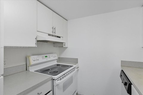 Copropriété à vendre à Miami, Floride: 2 chambres, 77.2 m2 № 1896367 - photo 17