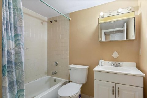 Copropriété à vendre à Miami, Floride: 2 chambres, 77.2 m2 № 1896367 - photo 5