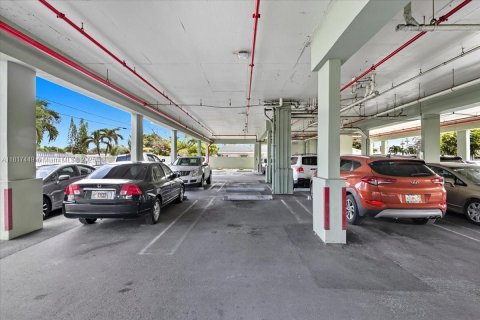 Copropriété à vendre à Miami, Floride: 2 chambres, 77.2 m2 № 1896367 - photo 22