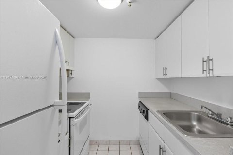 Copropriété à vendre à Miami, Floride: 2 chambres, 77.2 m2 № 1896367 - photo 19