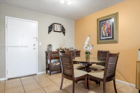 Copropriété à vendre à Miami, Floride: 2 chambres, 77.2 m2 № 1896367 - photo 2