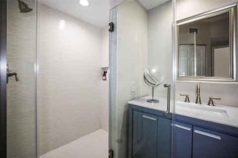 Condo in Saint Petersburg, Florida, 2 bedrooms № 2110264 - photo 8
