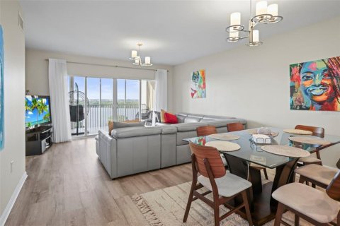 Condo in Saint Petersburg, Florida, 2 bedrooms № 2110264 - photo 18
