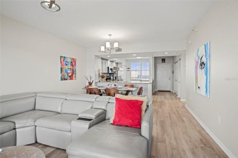 Condo in Saint Petersburg, Florida, 2 bedrooms № 2110264 - photo 22