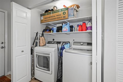 Condo in Saint Petersburg, Florida, 2 bedrooms № 2110264 - photo 25