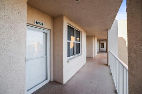 Condo in Saint Petersburg, Florida, 2 bedrooms № 2110264 - photo 2