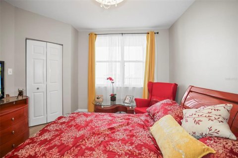 Condo in Saint Petersburg, Florida, 2 bedrooms № 2110264 - photo 15