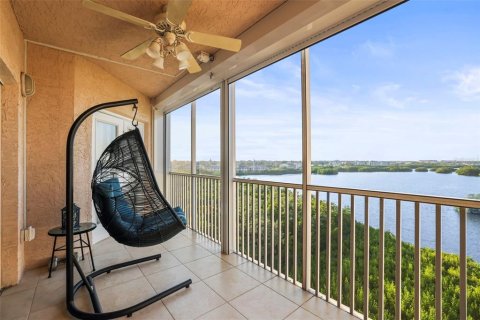 Condo in Saint Petersburg, Florida, 2 bedrooms № 2110264 - photo 24