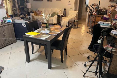 Condo in Miami, Florida, 1 bedroom № 1933561 - photo 4