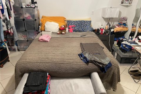 Condo in Miami, Florida, 1 bedroom № 1933561 - photo 10