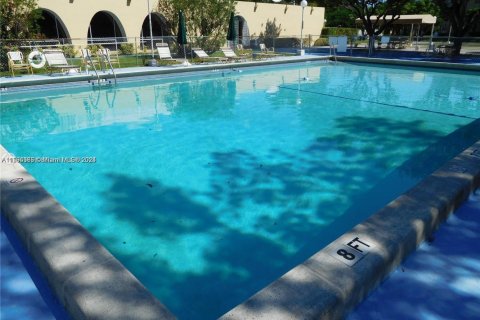 Condo in Miami, Florida, 1 bedroom № 1933561 - photo 13