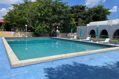 Condo in Miami, Florida, 1 bedroom № 1933561 - photo 17