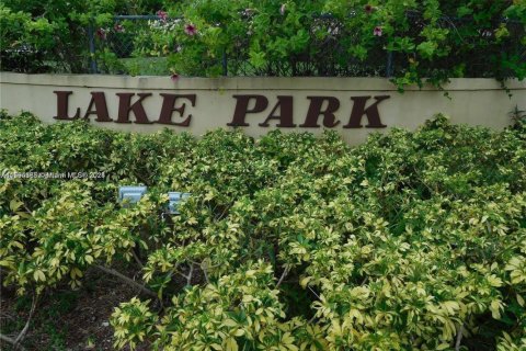 Condo in Miami, Florida, 1 bedroom № 1933561 - photo 1