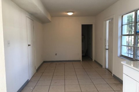 Casa en alquiler en Orlando, Florida, 5 dormitorios, 144 m2 № 1912330 - foto 4
