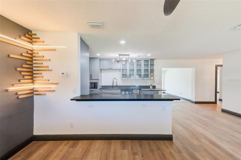 Casa en venta en Tampa, Florida, 3 dormitorios, 170.85 m2 № 1721973 - foto 8