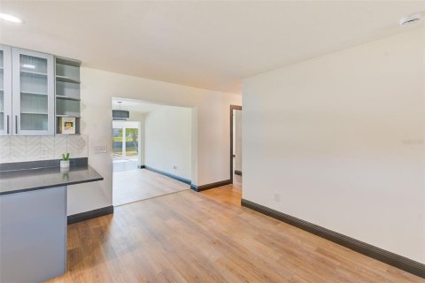 Casa en venta en Tampa, Florida, 3 dormitorios, 170.85 m2 № 1721973 - foto 9