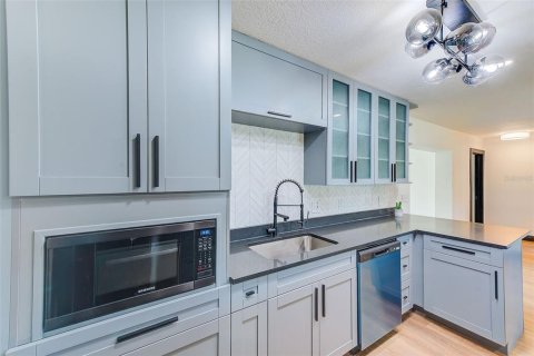 Casa en venta en Tampa, Florida, 3 dormitorios, 170.85 m2 № 1721973 - foto 15