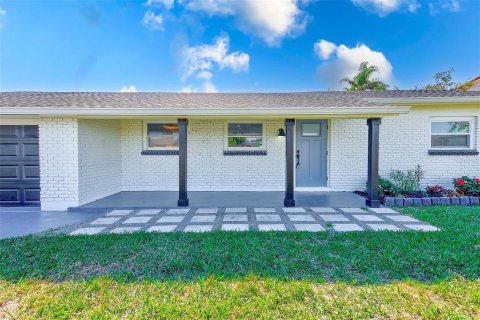 Casa en venta en Tampa, Florida, 3 dormitorios, 170.85 m2 № 1721973 - foto 2