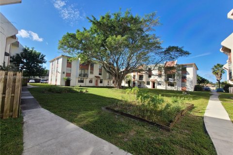 Touwnhouse à vendre à Lauderhill, Floride: 2 chambres, 93.18 m2 № 2024419 - photo 21