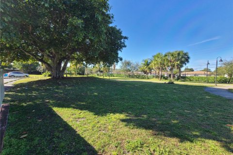 Touwnhouse à vendre à Lauderhill, Floride: 2 chambres, 93.18 m2 № 2024419 - photo 20